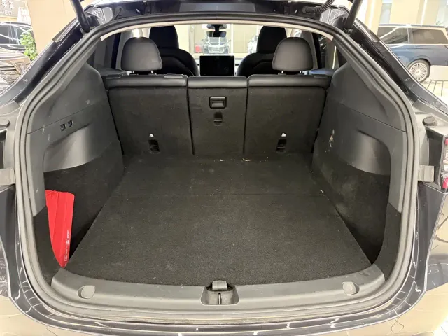 Tesla Model Y — Фото автомобиля 8