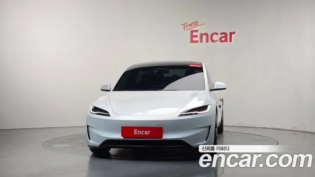 Tesla Model 3 — Фото автомобиля 2