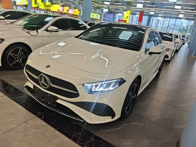 Фотография автомобиля — Mercedes-Benz A-Class