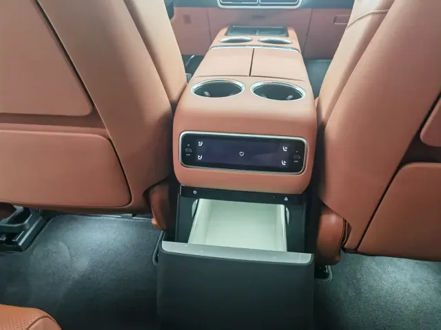Li Auto L9 — Фото автомобиля 11