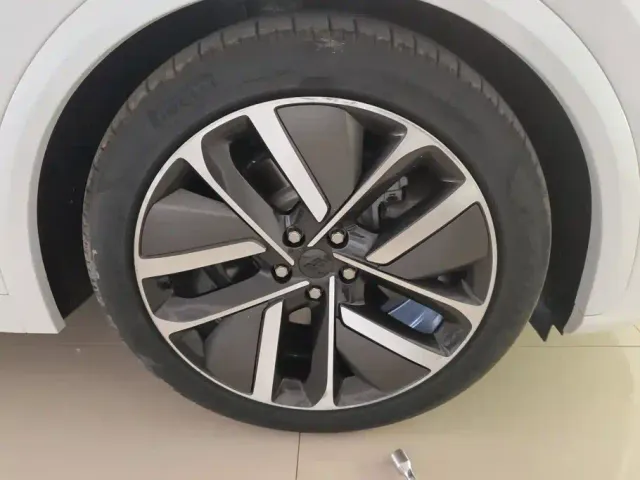 Li Auto L7 — Фото автомобиля 6