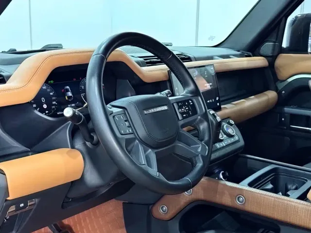 Land Rover Defender — Фото автомобиля 14