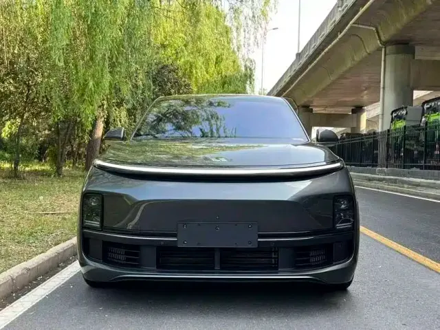 Li Auto L8 — Фото автомобиля 2