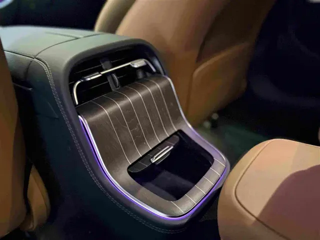 Mercedes-Benz E-Class — Фото автомобиля 10