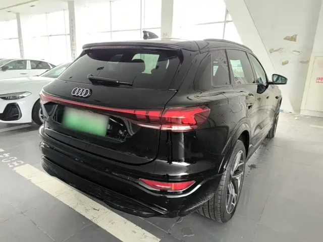 Audi Q6L e-tron — Фото автомобиля 6