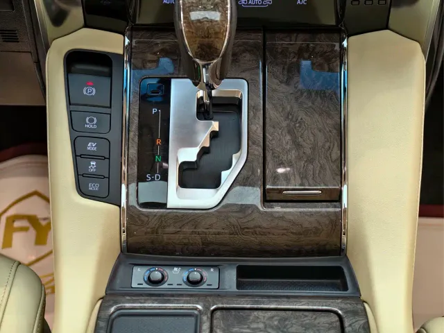 Toyota Vellfire — Фото автомобиля 13