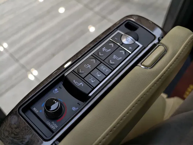 Toyota Vellfire — Фото автомобиля 11
