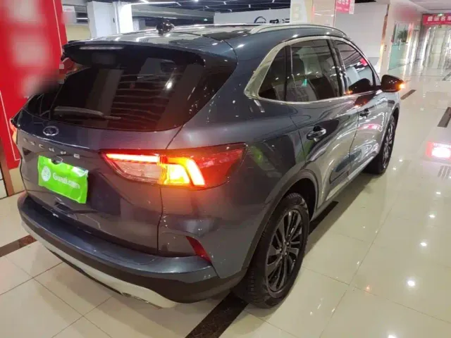 Ford Escape — Фото автомобиля 4