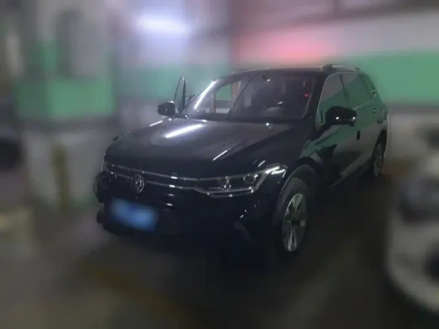 Фотография автомобиля — Volkswagen Tiguan L