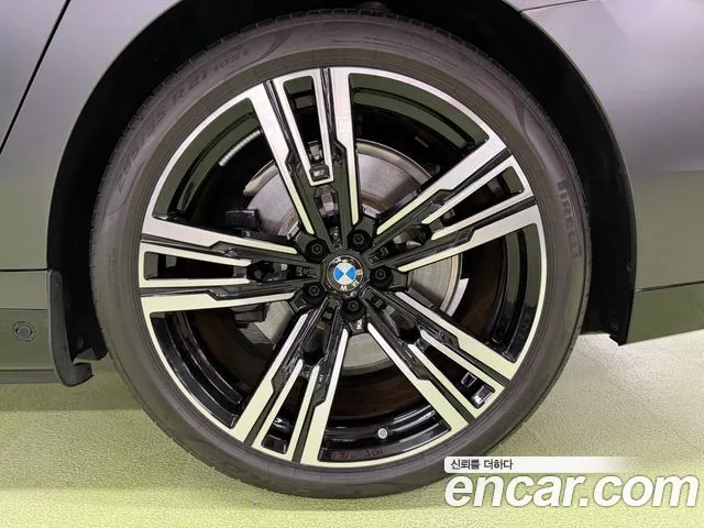 BMW i7 G70 — Фото автомобиля 18