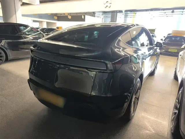 Tesla Model Y — Фото автомобиля 4