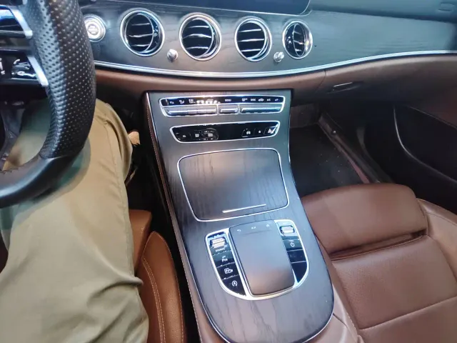 Mercedes-Benz E-Class — Фото автомобиля 9