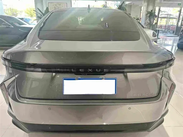 Lexus ES — Фото автомобиля 19