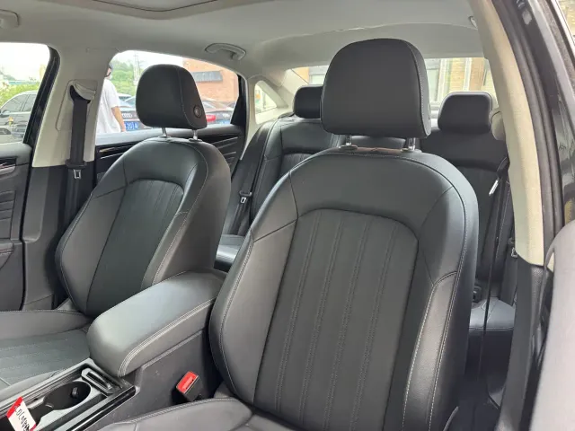 Volkswagen Passat — Фото автомобиля 17
