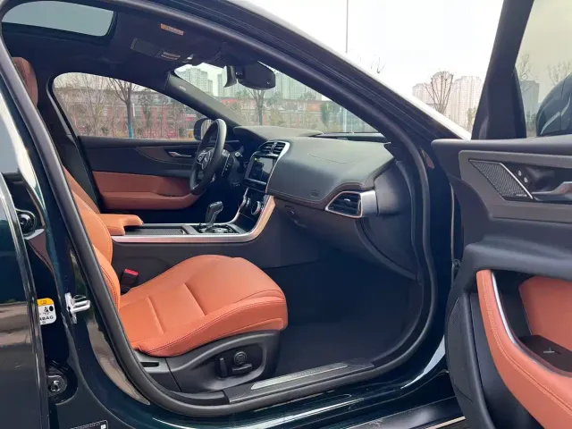 Jaguar XEL — Фото автомобиля 5