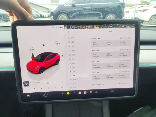 Tesla Model Y — Фото автомобиля 11