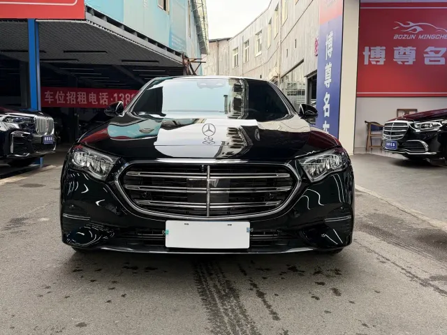 Mercedes-Benz E-Class — Фото автомобиля 2