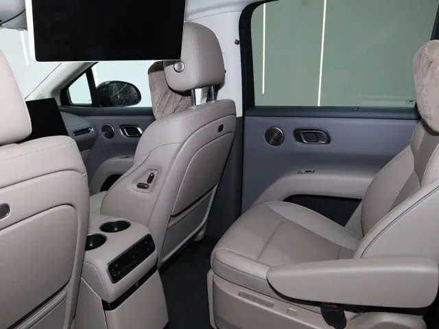 Li Auto i8 — Фото автомобиля 11