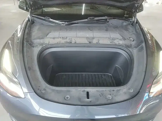 Tesla Model Y — Фото автомобиля 19