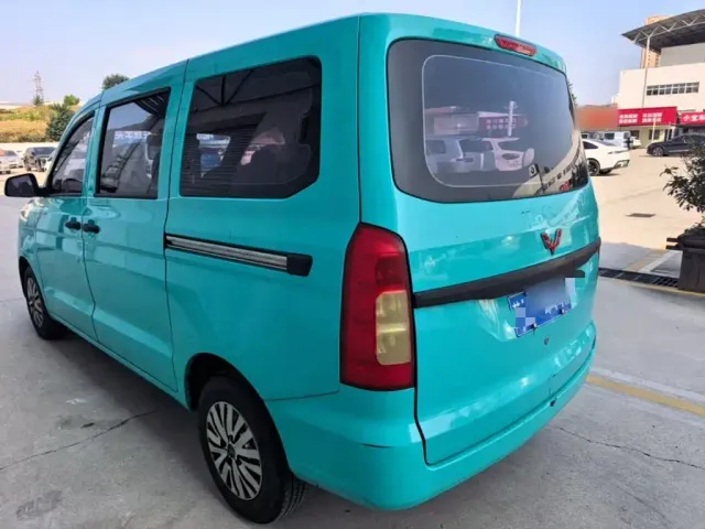 Wuling Hongguang V — Фото автомобиля 4
