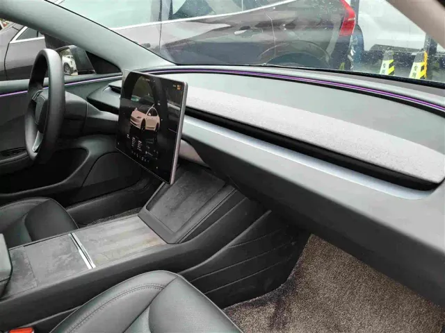 Tesla Model 3 — Фото автомобиля 9