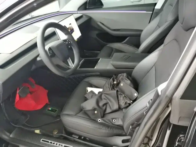Tesla Model 3 — Фото автомобиля 14