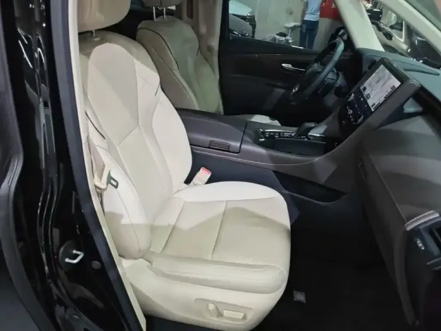 Toyota Alphard — Фото автомобиля 24