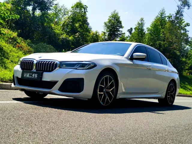 Фотография автомобиля — BMW 5 Series