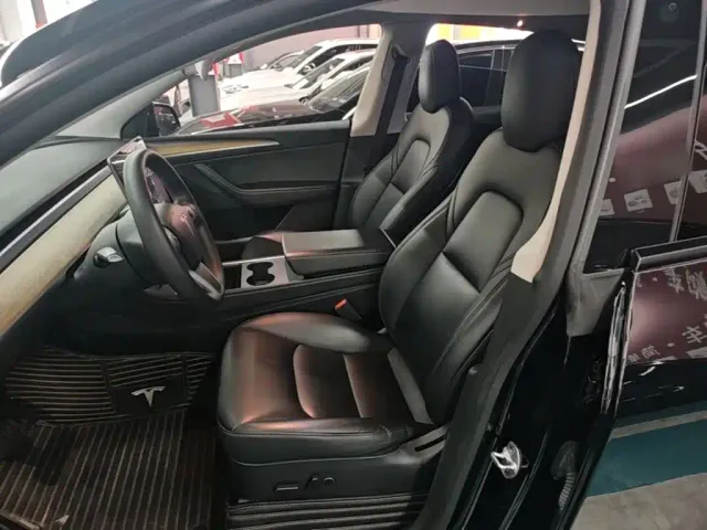Tesla Model Y — Фото автомобиля 14