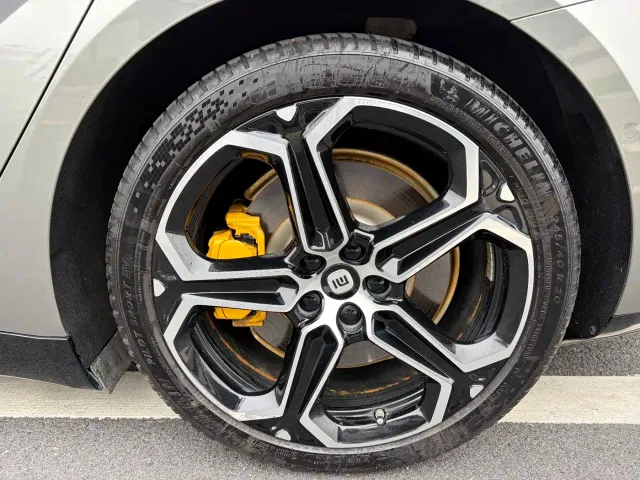 Xiaomi SU7 — Фото автомобиля 10
