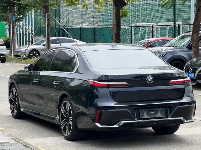 BMW 7 Series — Фото автомобиля 6