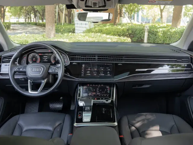 Audi Q8 — Фото автомобиля 13