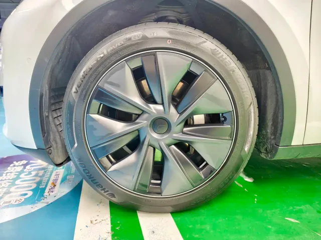 Tesla Model Y — Фото автомобиля 3