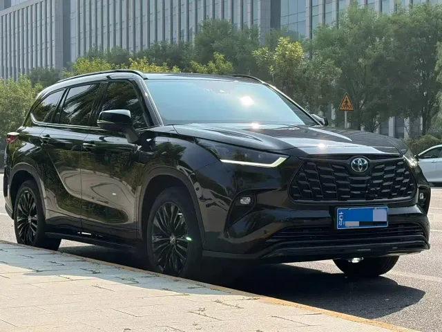 Toyota Highlander — Фото автомобиля 3