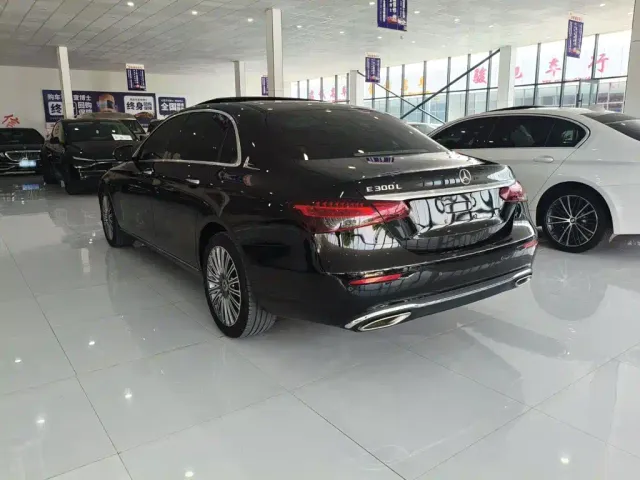 Mercedes-Benz E-Class — Фото автомобиля 6