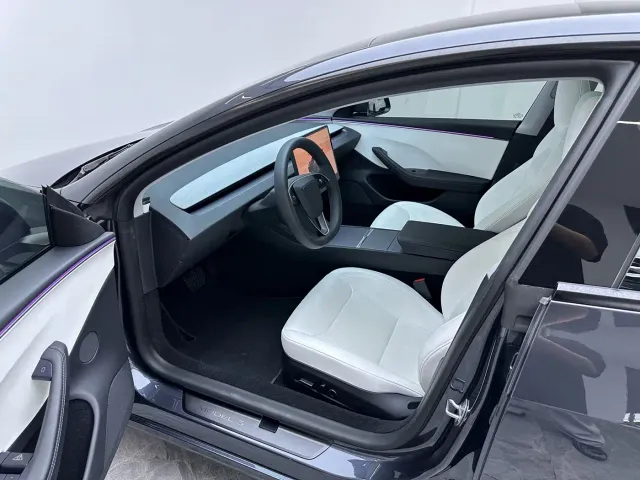Tesla Model 3 — Фото автомобиля 16