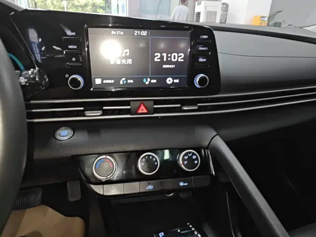Hyundai Elantra — Фото автомобиля 12