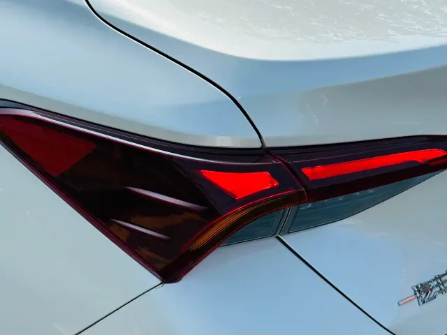 Toyota Avalon — Фото автомобиля 12