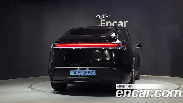 Tesla Model Y — Фото автомобиля 4