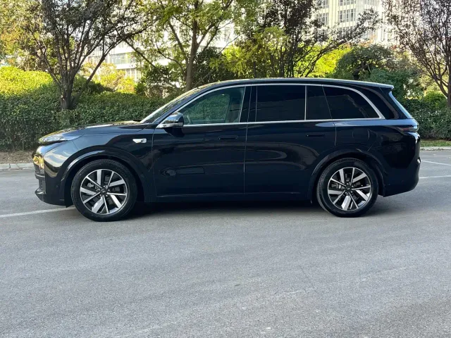 Li Auto L8 — Фото автомобиля 3