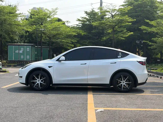 Tesla Model Y — Фото автомобиля 7