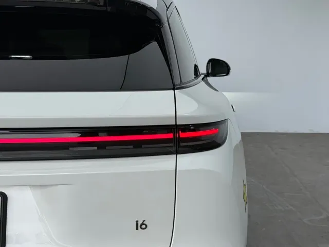 Li Auto Li Auto i6 2025 4WD Base Model — Фото автомобиля 12