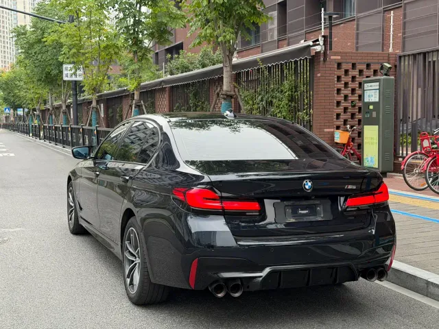 BMW 5 Series — Фото автомобиля 4