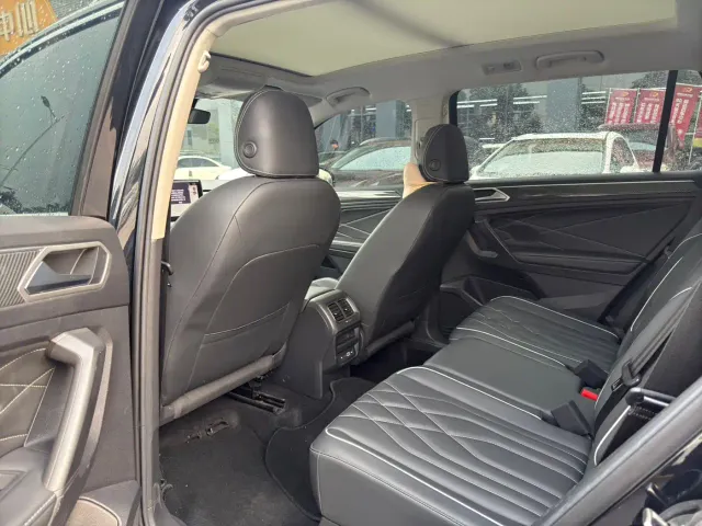 Volkswagen Tiguan L — Фото автомобиля 4