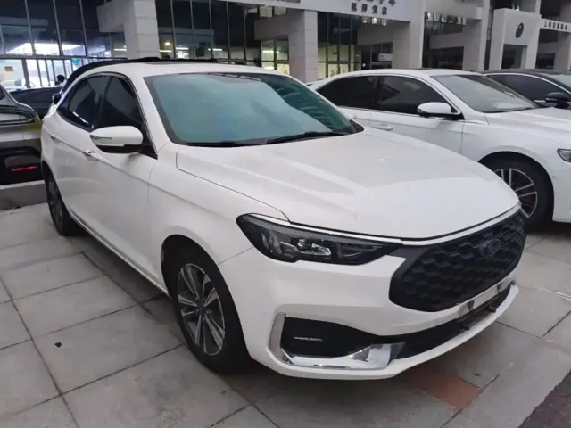 Ford Escort — Фото автомобиля 3