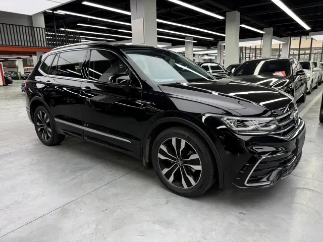 Volkswagen Tiguan L — Фото автомобиля 3