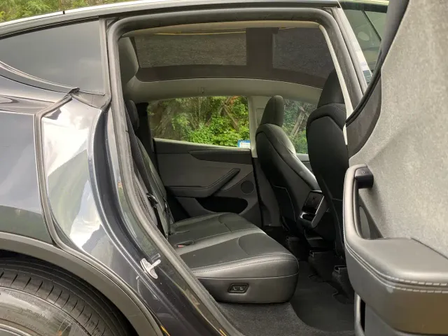 Tesla Model Y — Фото автомобиля 15