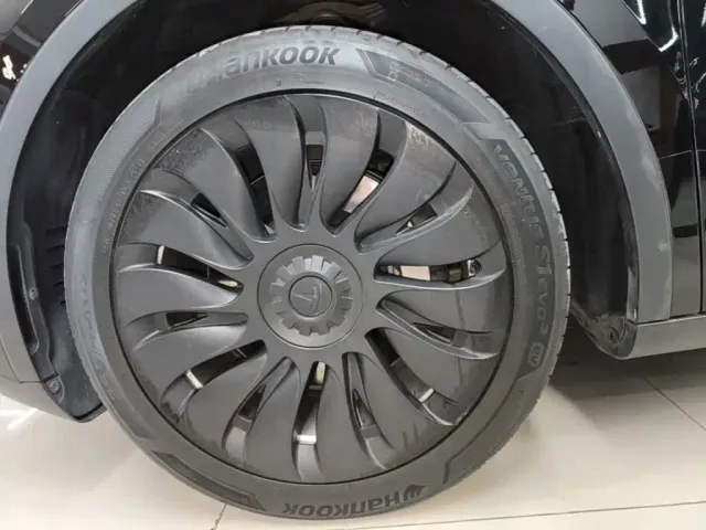 Tesla Model Y — Фото автомобиля 22