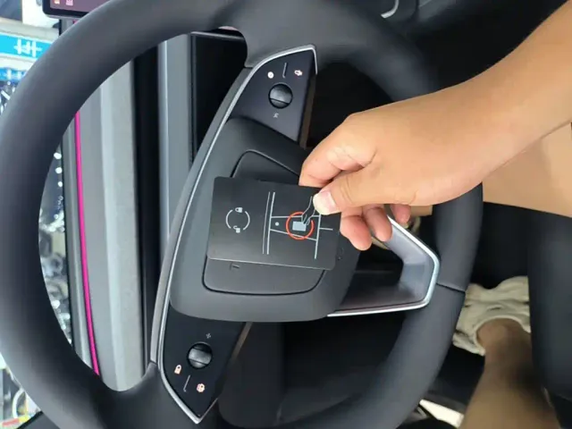 Tesla Model Y L — Фото автомобиля 8