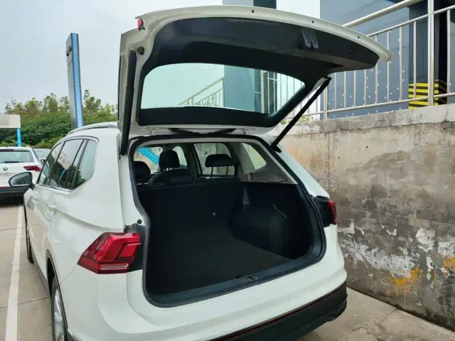 Volkswagen Tiguan L — Фото автомобиля 18